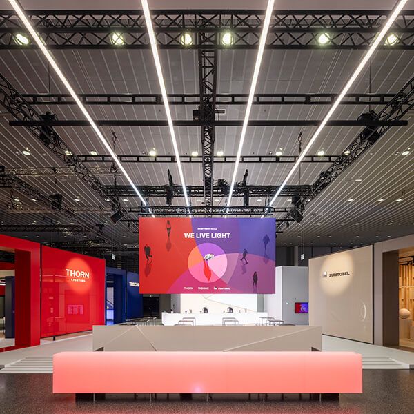 Zumtobel exhibition stand at Light + Building Frankfurt – stand construction and realization by Display International with a sustainable material concept.