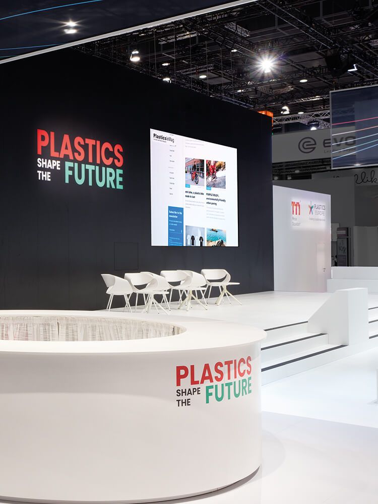 Messebau und Messedesign auf der Kunststoffmesse K in Düsseldorf von Messebauer Display International.