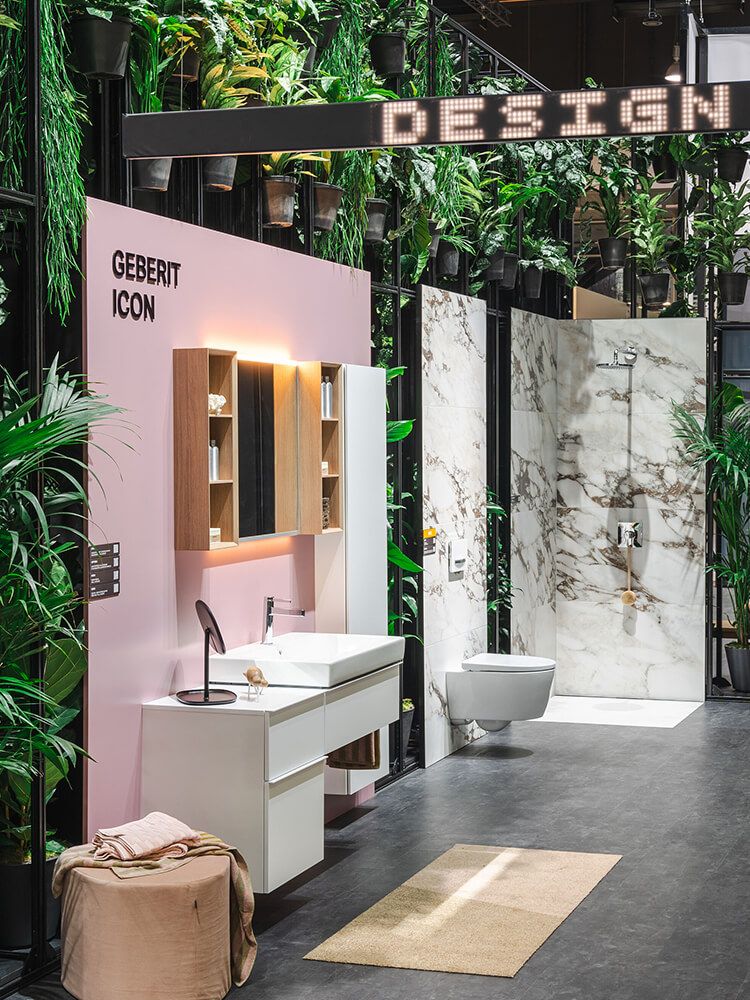 Teamarbeit im Messebau – erfahrene Fachkräfte von Display International bei der Umsetzung internationaler Projekte.