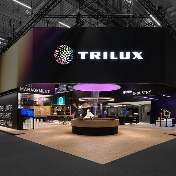TRILUX Messestand auf der Light + Building in Frankfurt mit nachhaltigem Design und moderner Lichtarchitektur