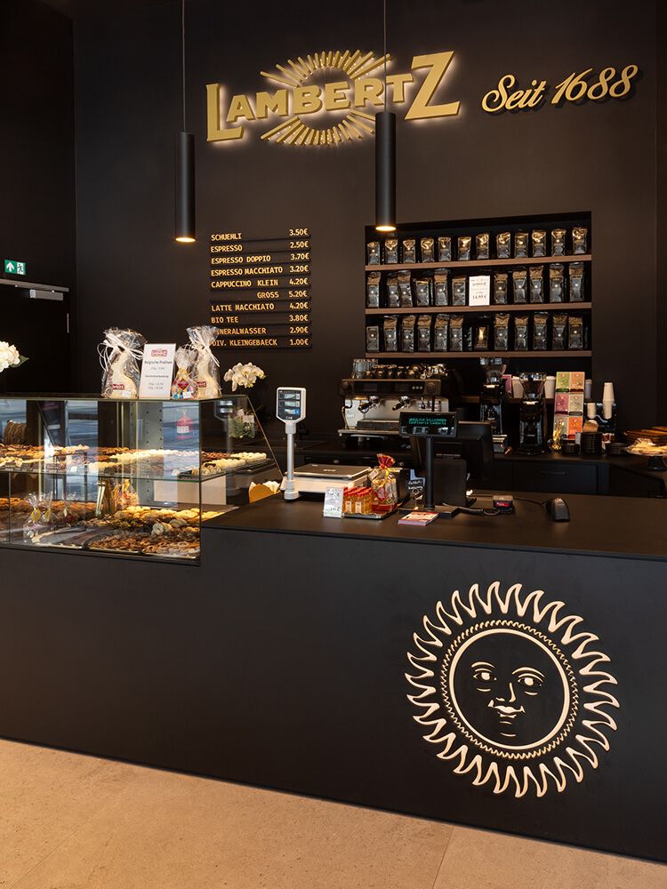 Modernes Interior Design mit innovativem Lichtkonzept – Generalunternehmer Display International.