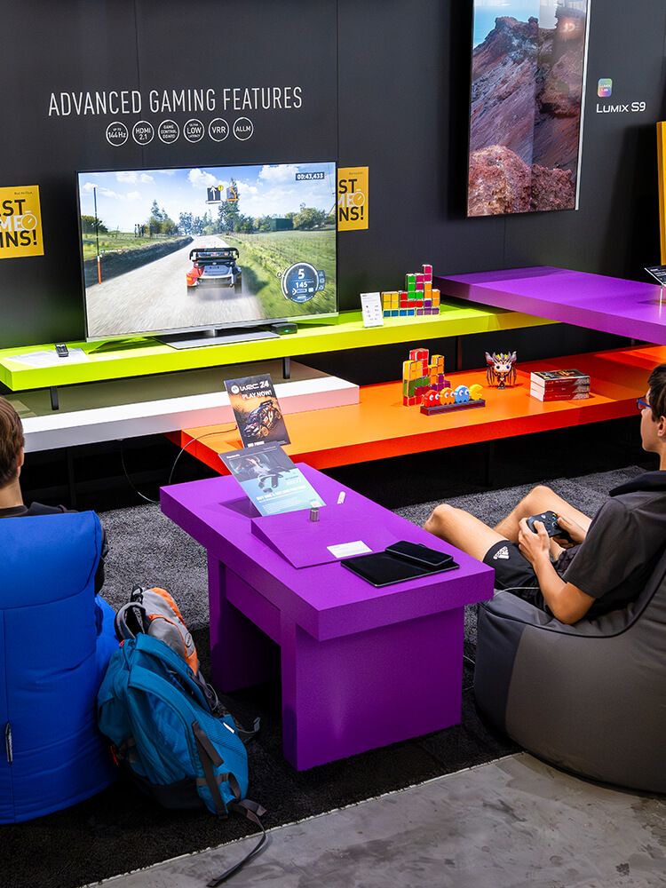 Exhibition construction with passion and precision. Display International designs trade fair stands that bring brands to life – innovative, sustainable, and detail-focused.