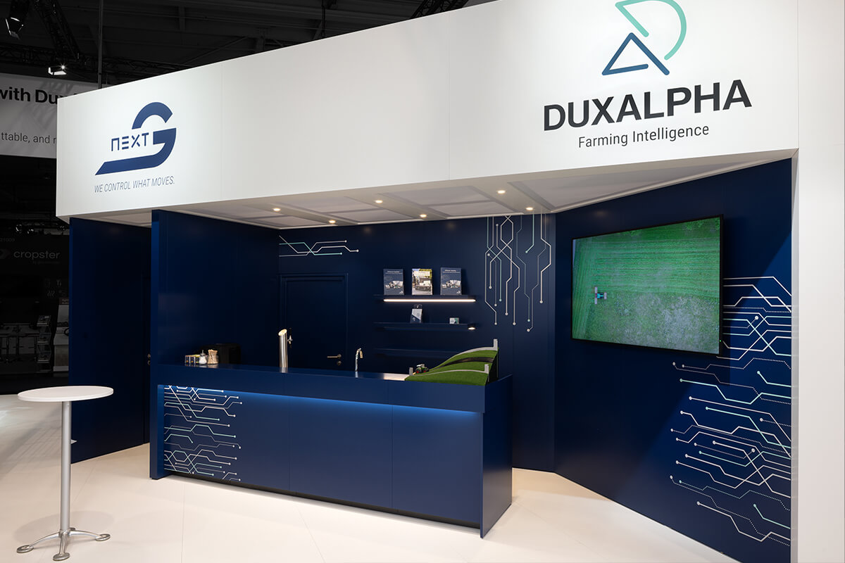 Starke Markeninszenierung auf der Agritechnica: Messebau als strategisches Markeninstrument im Wettbewerbsumfeld.