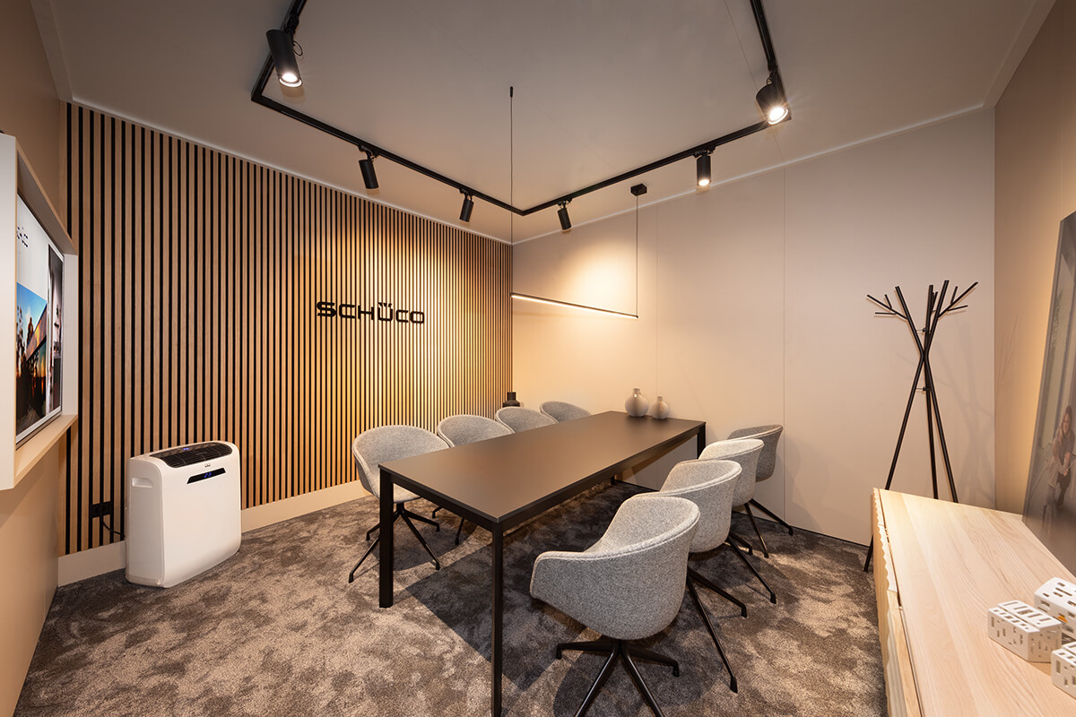 Exclusive meeting area within the Schüco stand – functional interior design for consultations, meetings and successful lead generation.