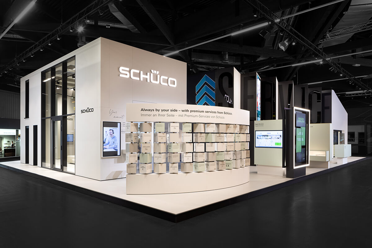 Innovative product presentation at the Schüco exhibition stand at Fensterbau Frontale Nuremberg – smart design meets precise stand construction.