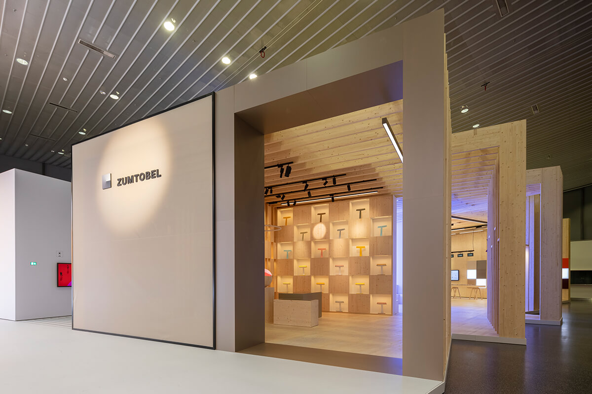 Architectural spatial structure of the Zumtobel exhibition stand at Light + Building Frankfurt, realized by Display International.